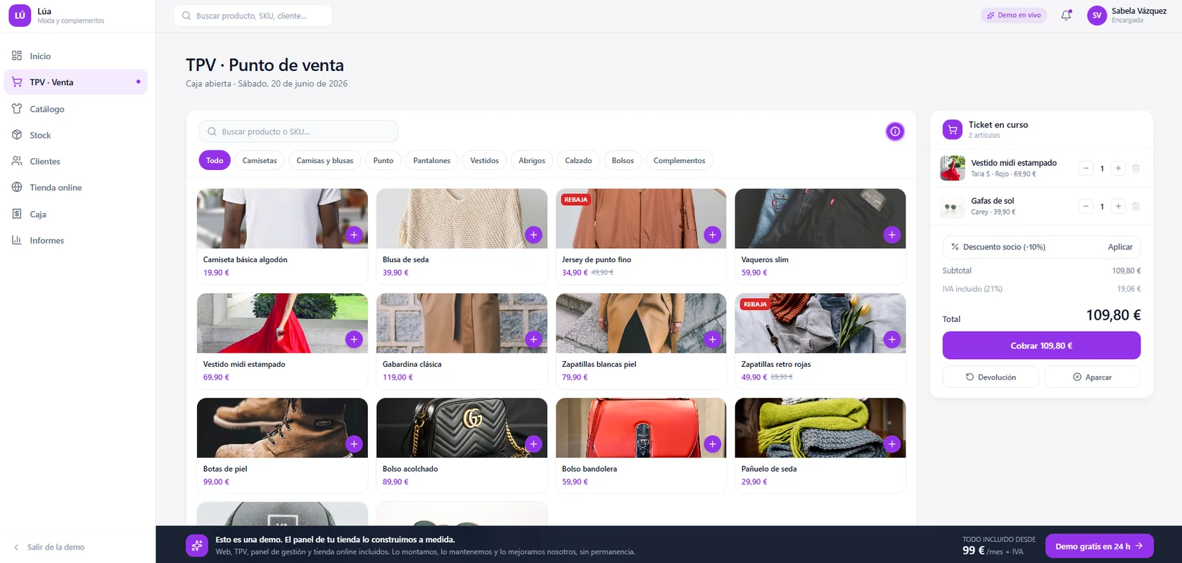 Pantalla de TPV de una tienda de ropa con epoint One: catálogo con foto, ticket en curso, descuento de socia y cobro