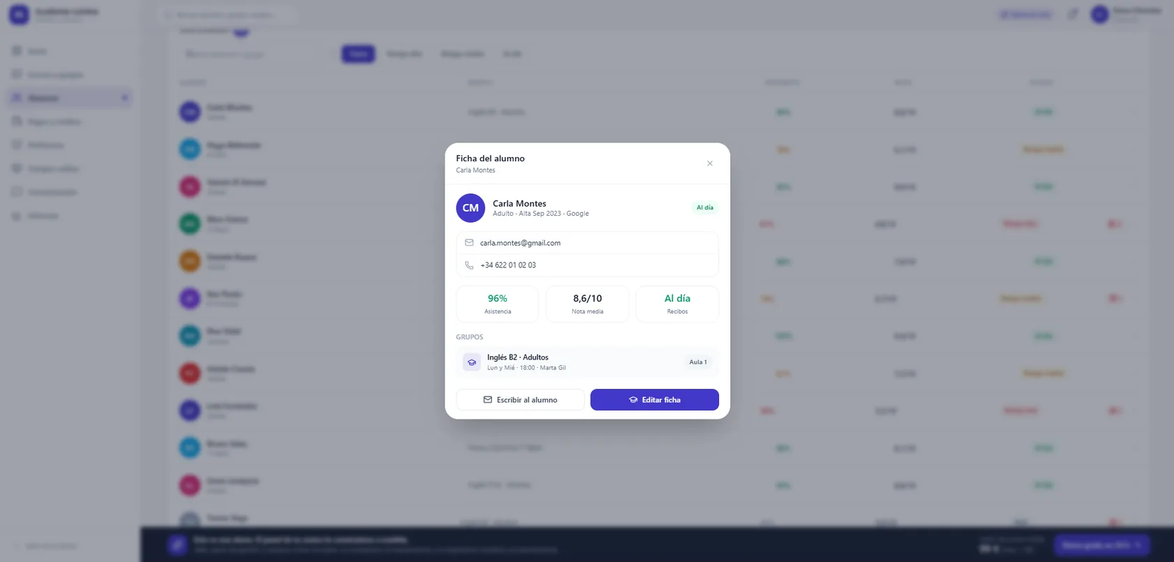 Ficha de alumno con asistencia, nota media y estado de recibos en el software para academias epoint One