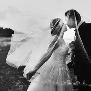 El beso, en blanco y negro